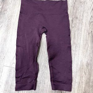 Zyia Active Capri Leggings purple size Small